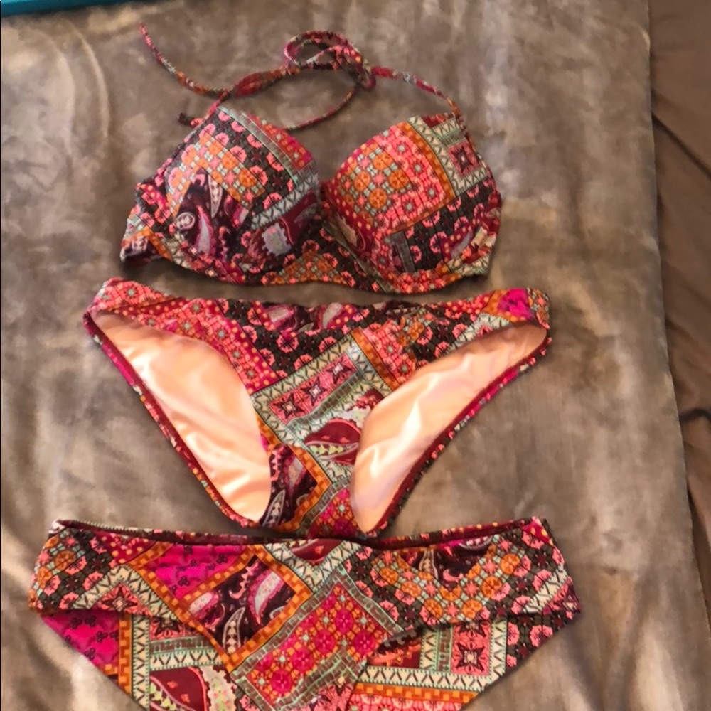 VS swimsuit 34c with 2 bottoms s and m